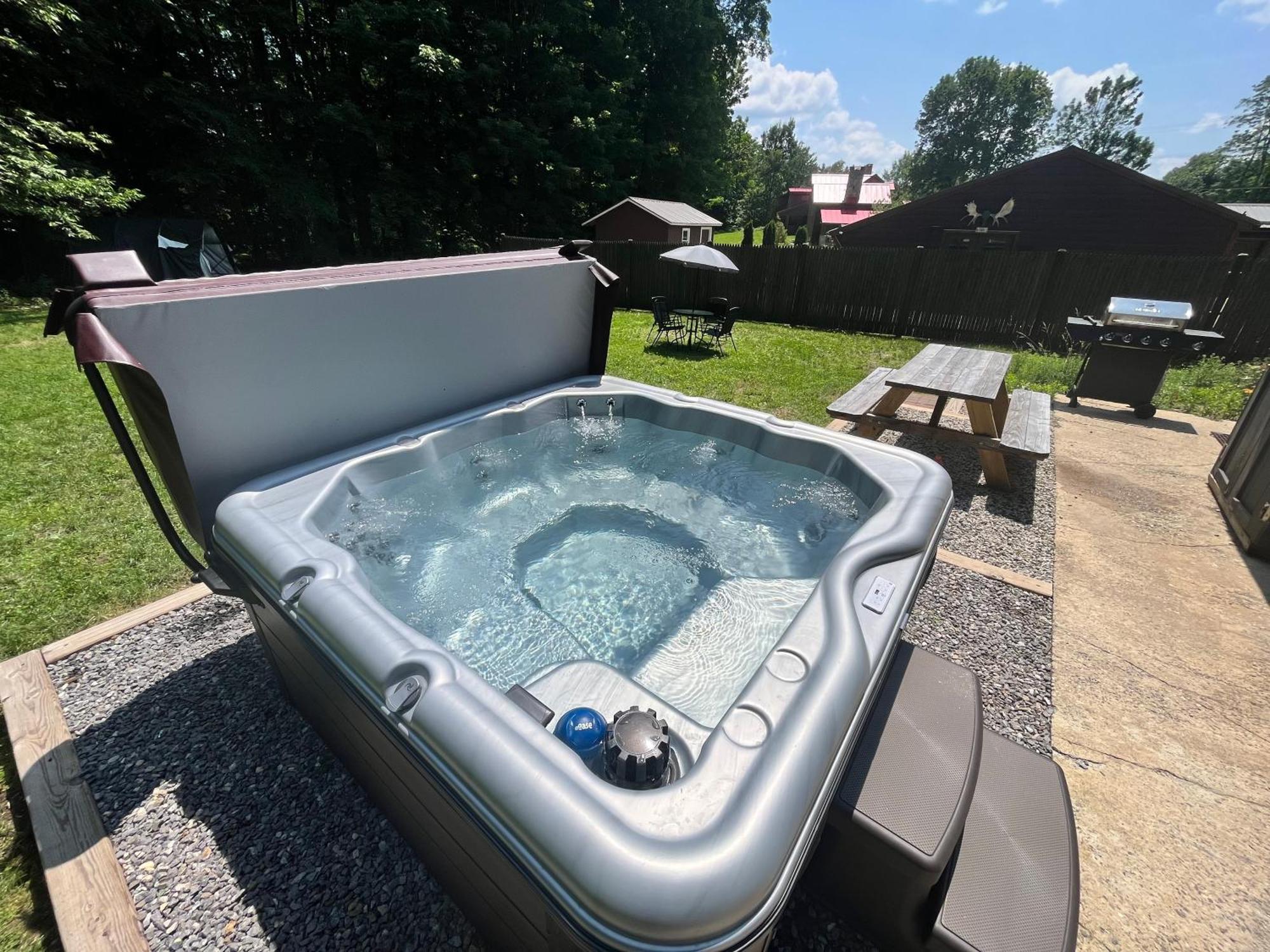 Ski Chalet W-Hot Tub, Only 3 Min To Sunday River Ski Lifts! Bethel Bagian luar foto