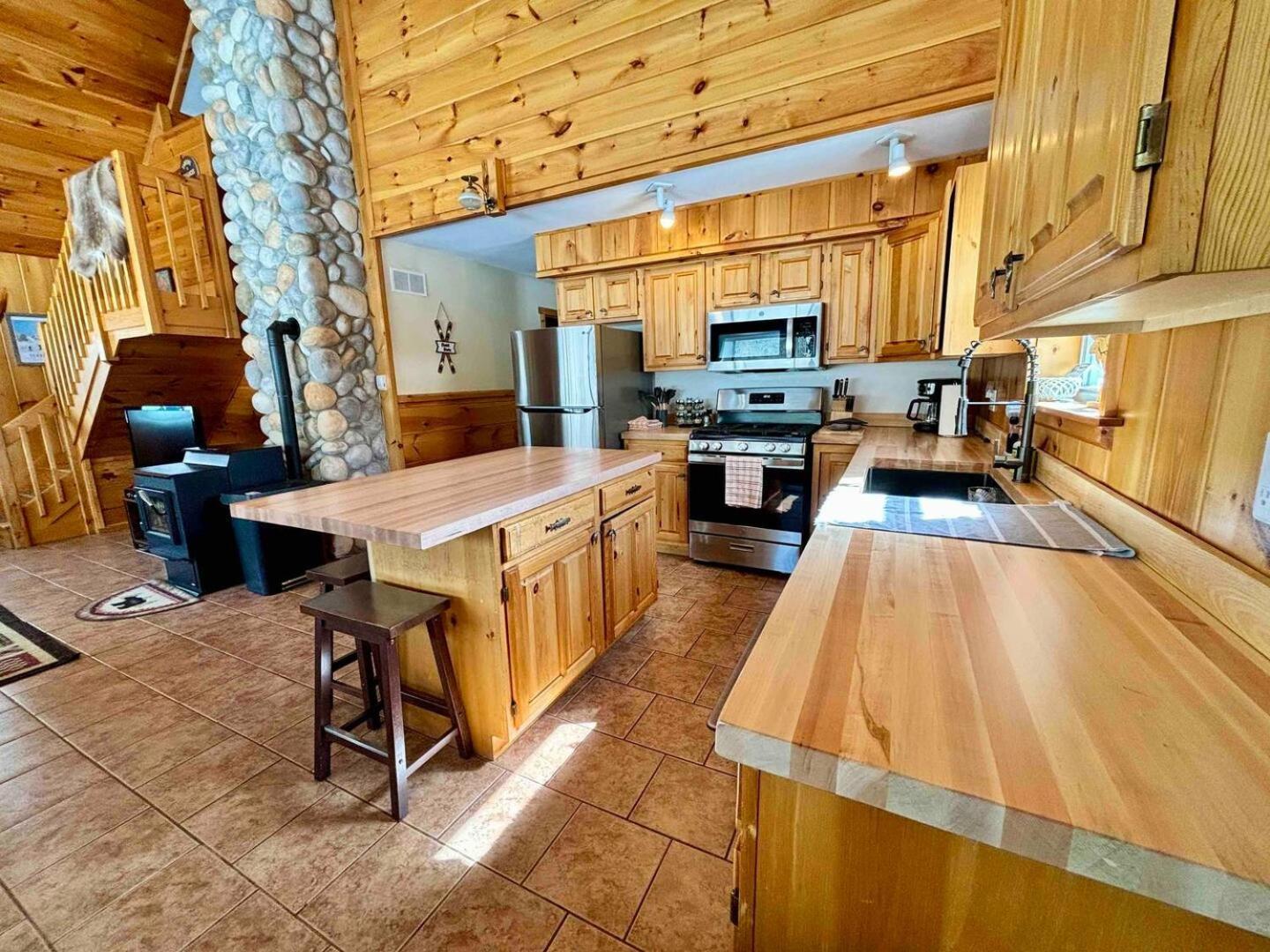 Ski Chalet W-Hot Tub, Only 3 Min To Sunday River Ski Lifts! Bethel Bagian luar foto